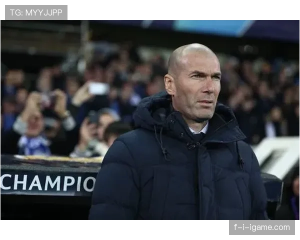 齐达内技术美学在战术演进中的表现与当前足球艺术的结合分析