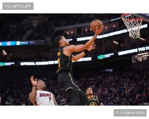 库里挡拆拉开空间提升三分命中率 刷新球队关键回合效率